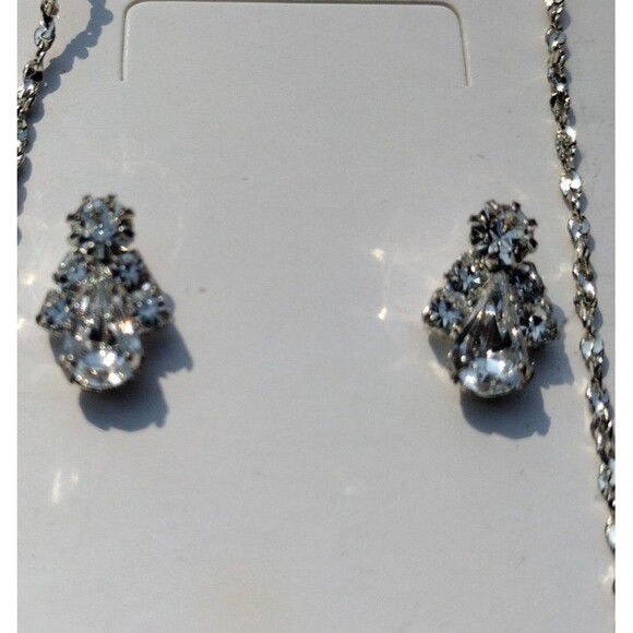 Angel shaped Swarovski crystal necklace and earring set - Picture 5 of 5